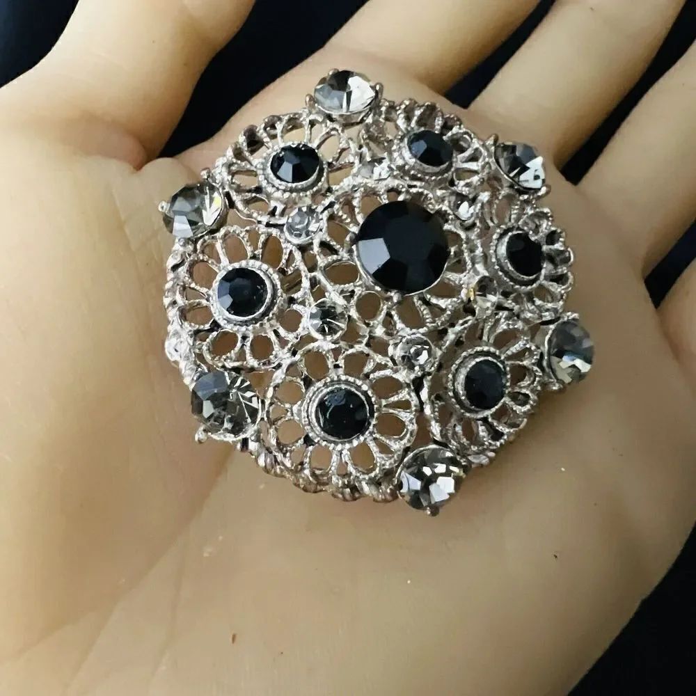 Vintage Brooch Victorian Style Filigree Silver Tone Black Rhinestone Floral XY